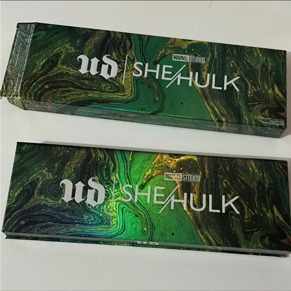 URBAN DECAY x MARVEL SHE-HULK EYESHADOW PALETTE - Picture 10 of 11